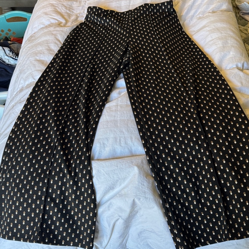 Max Studio Black and White Patterned pants size Large